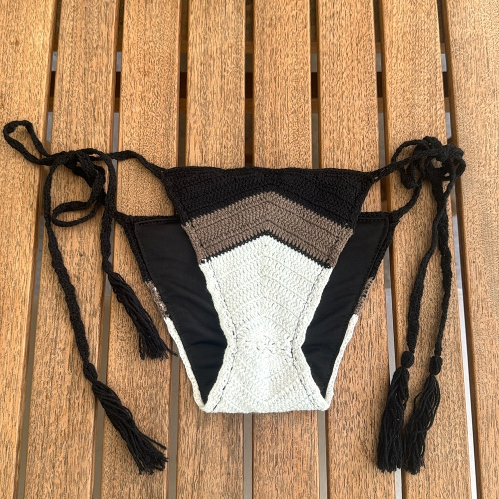 Vitamin A X-Small Tassel Crochet Bikini Bottoms Black Brown White Never Worn
